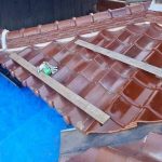 明石市｜屋根から土が落ちる原因は谷板金の穴！築45年屋根の雨漏り修理